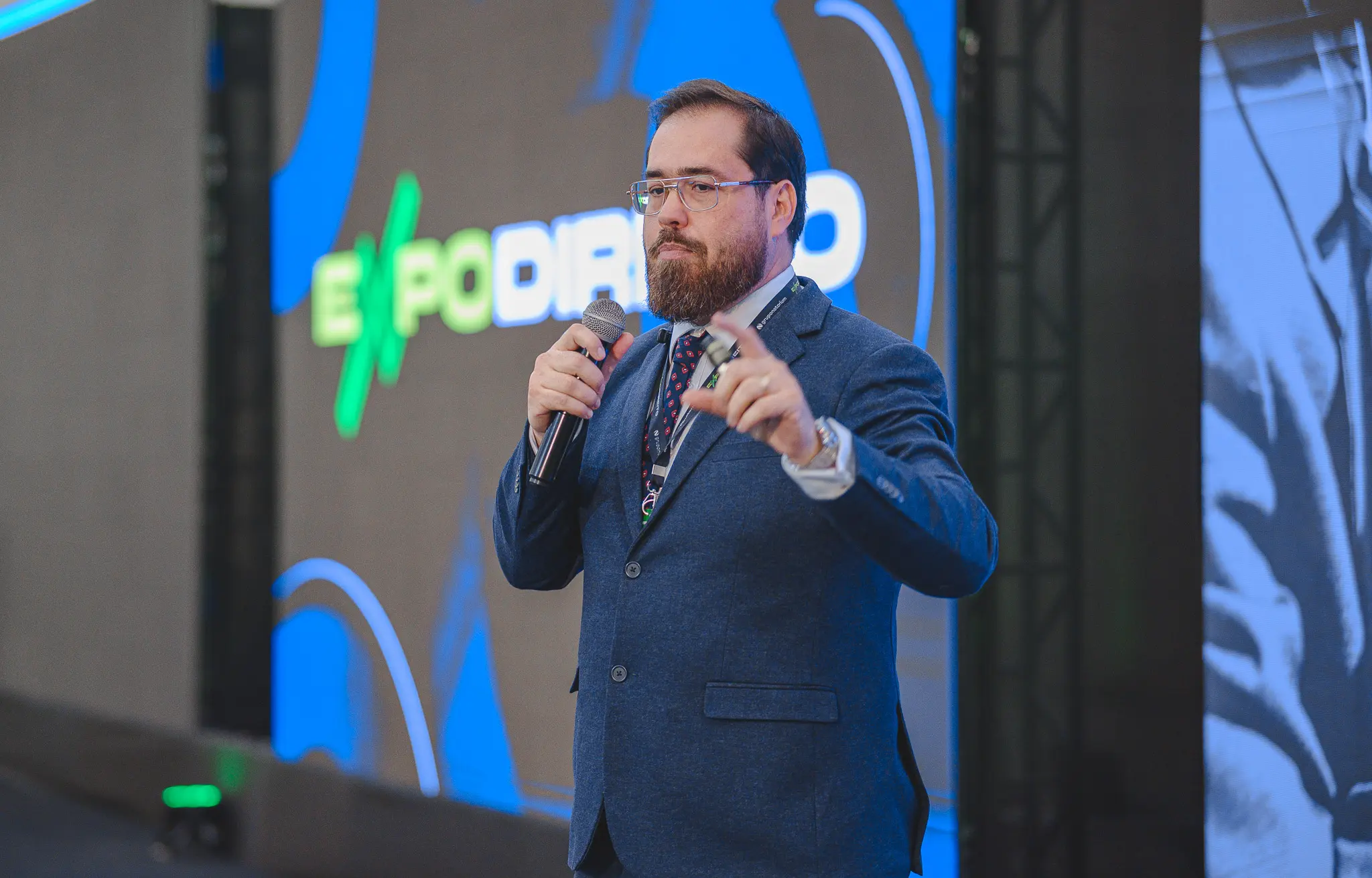 Osvaldo Janeri - Especialista em contratos digitais